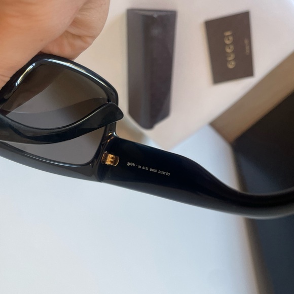 Black Gucci Logo Sunglasses - Picture 6 of 13